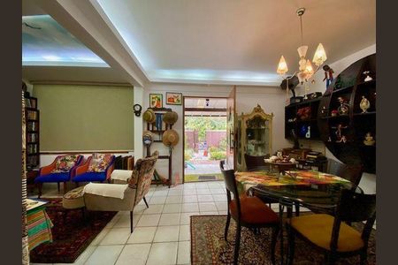 Casa à venda com 3 quartos, 200m² em Maria Paula, Niterói