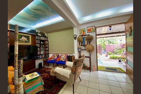 Casa à venda com 3 quartos, 200m² em Maria Paula, Niterói