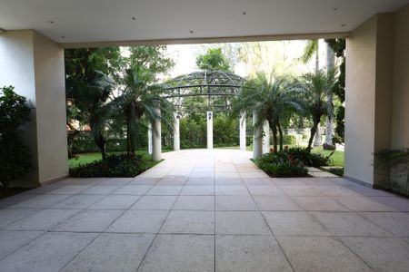 Apartamento à venda com 368m², 4 quartos e 5 vagasÁrea comum - Salão de festas