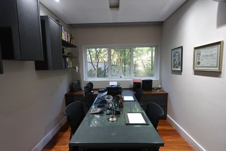 Apartamento à venda com 368m², 4 quartos e 5 vagasEscritório