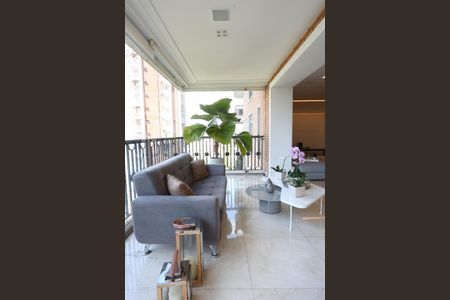 Apartamento à venda com 368m², 4 quartos e 5 vagasVaranda