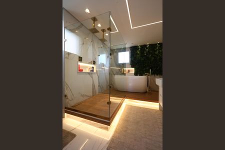 Apartamento à venda com 368m², 4 quartos e 5 vagasBanheiro da Suíte 3