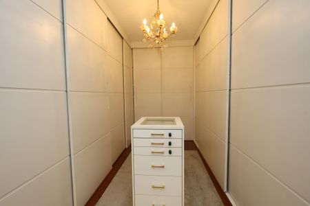 Apartamento à venda com 368m², 4 quartos e 5 vagasCloset da suíte 3