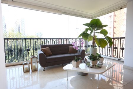 Apartamento à venda com 368m², 4 quartos e 5 vagasVaranda
