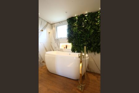 Apartamento à venda com 368m², 4 quartos e 5 vagasBanheiro da Suíte 3