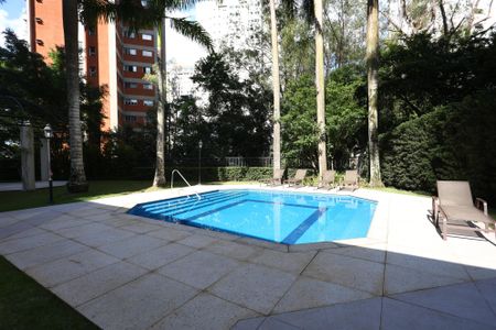Apartamento à venda com 368m², 4 quartos e 5 vagasÁrea comum - Piscina