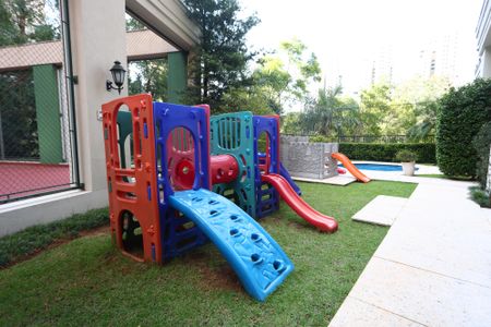 Apartamento à venda com 368m², 4 quartos e 5 vagasÁrea comum - Playground