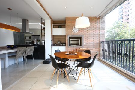 Apartamento à venda com 368m², 4 quartos e 5 vagasÁrea gourmet