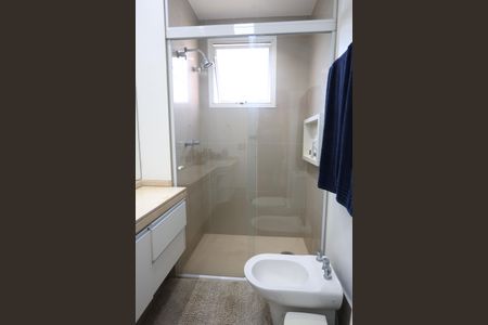 Apartamento à venda com 368m², 4 quartos e 5 vagasBanheiro da Suíte 2