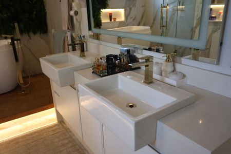 Apartamento à venda com 368m², 4 quartos e 5 vagasBanheiro da Suíte 3