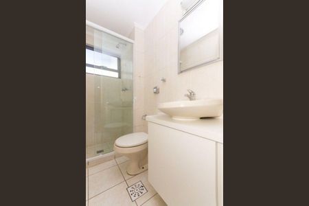 Banheiro de apartamento para alugar com 1 quarto, 42m² em Independência, Porto Alegre