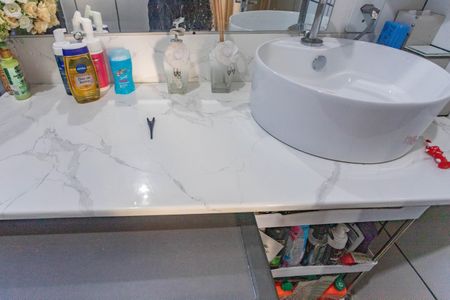 Apartamento à venda com 46m², 2 quartos e 1 vaga Apartamento à venda com 46m², 2 quartos e 1 vagaBanheiro