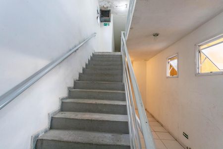 Apartamento à venda com 46m², 2 quartos e 1 vaga Apartamento à venda com 46m², 2 quartos e 1 vagaEscada do prédio