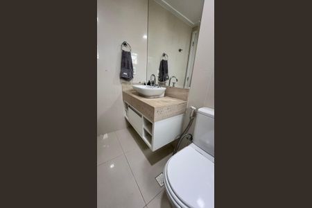 Apartamento à venda com 70m², 2 quartos e 1 vaga Apartamento à venda com 70m², 2 quartos e 1 vagaBanheiro