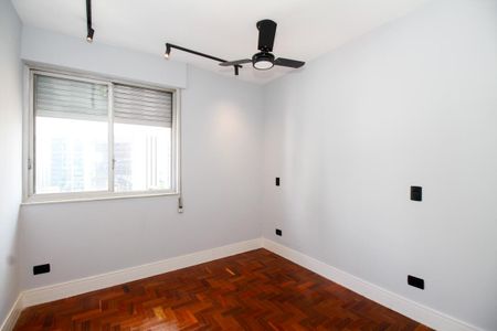 Quarto de apartamento à venda com 2 quartos, 81m² em Pinheiros, São Paulo