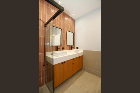 Apartamento à venda com 81m², 2 quartos e 1 vaga Apartamento à venda com 81m², 2 quartos e 1 vagaBanheiro da Suíte