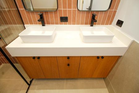 Apartamento à venda com 81m², 2 quartos e 1 vaga Apartamento à venda com 81m², 2 quartos e 1 vagaBanheiro da Suíte