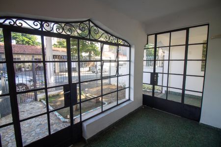 Casa para alugar com 400m², 2 quartos e 4 vagas Casa para alugar com 400m², 2 quartos e 4 vagasHall de Entrada / Varanda