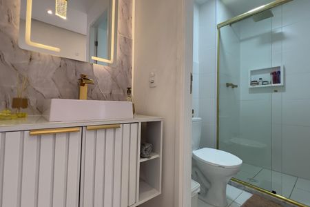 Banheiro de apartamento para alugar com 2 quartos, 47m² em Vila das Bandeiras, Guarulhos