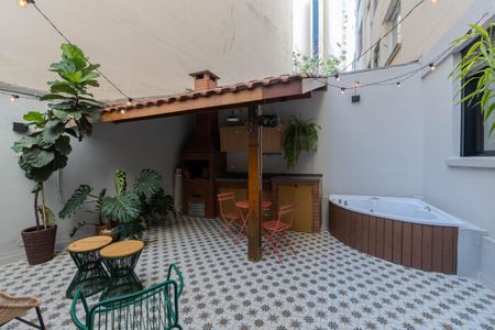 Apartamento à venda com 107m², 2 quartos e sem vagaSacada