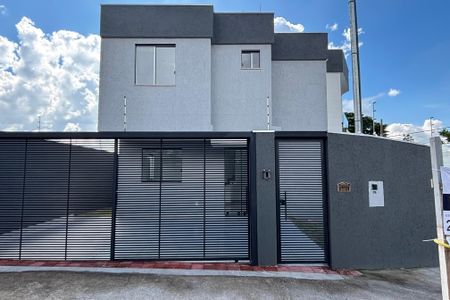 Casa à venda com 163m², 3 quartos e 2 vagasFachada