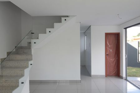 Sala de casa à venda com 3 quartos, 163m² em Santa Amelia, Belo Horizonte