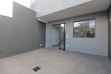 Casa à venda com 118m², 3 quartos e 1 vagaGaragem