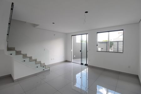 Sala de casa à venda com 3 quartos, 118m² em Jardim Atlântico, Belo Horizonte