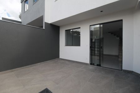 Casa à venda com 118m², 3 quartos e 1 vagaGaragem