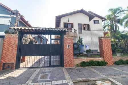 Casa de condomínio para alugar com 190m², 3 quartos e 2 vagas Casa de condomínio para alugar com 190m², 3 quartos e 2 vagasFachada