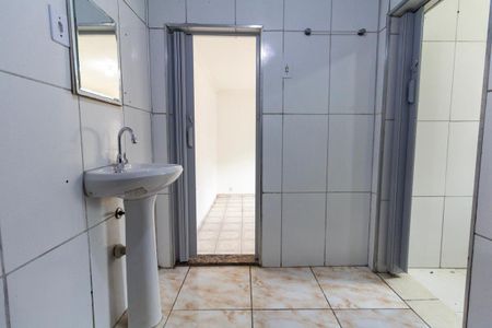 Banheiro de casa para alugar com 1 quarto, 40m² em Vila Nhocuné, São Paulo