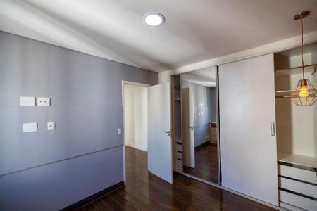 Apartamento à venda com 2 quartos, 58m² em Jardim Tupanci, Barueri