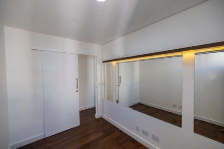 Apartamento à venda com 2 quartos, 58m² em Jardim Tupanci, Barueri