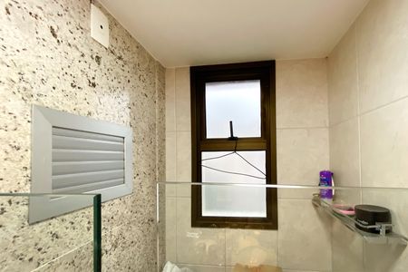 Apartamento à venda com 386m², 5 quartos e 4 vagas Apartamento à venda com 386m², 5 quartos e 4 vagasBanheiro da Suíte 2