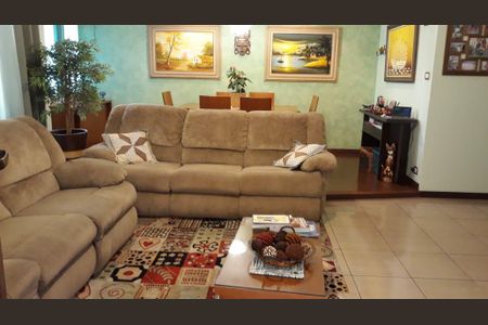 Casa à venda com 5 quartos, 242m² em Parque das Nações, Santo André