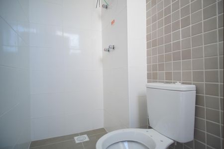 Banheiro da Suíte de apartamento para alugar com 2 quartos, 54m² em Jardim Itu, Porto Alegre