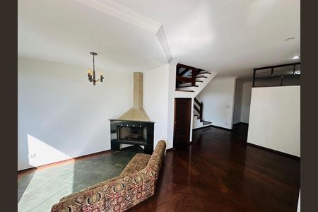Casa para alugar com 340m², 4 quartos e 5 vagas