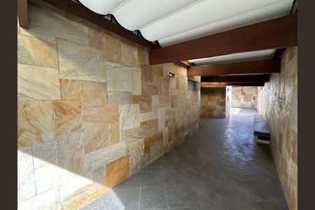 Casa para alugar com 340m², 4 quartos e 5 vagas