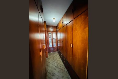 Casa para alugar com 340m², 4 quartos e 5 vagas