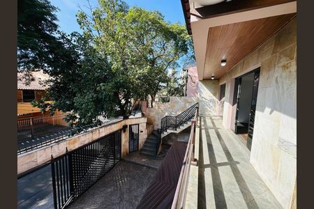 Casa para alugar com 340m², 4 quartos e 5 vagas