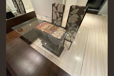 Apartamento à venda com 2 quartos, 60m² em Jardim Tupanci, Barueri