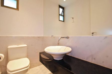 Apartamento à venda com 160m², 4 quartos e 3 vagas Apartamento à venda com 160m², 4 quartos e 3 vagasLavabo