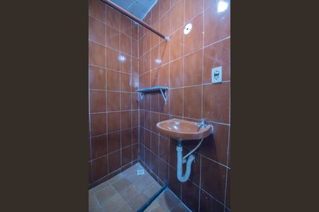 Casa para alugar com 120m², 2 quartos e 2 vagas Casa para alugar com 120m², 2 quartos e 2 vagasBanheiro social