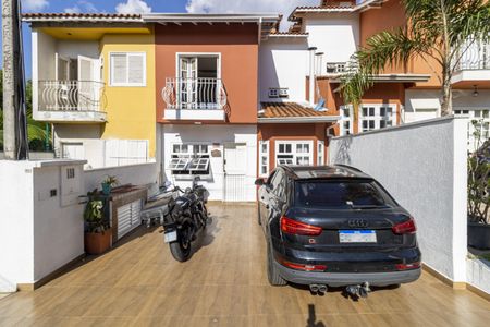 Casa de condomínio para alugar com 185m², 4 quartos e 2 vagas Casa de condomínio para alugar com 185m², 4 quartos e 2 vagasFachada