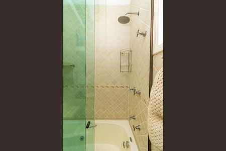 Casa de condomínio para alugar com 185m², 4 quartos e 2 vagas Casa de condomínio para alugar com 185m², 4 quartos e 2 vagasBanheiro da Suíte