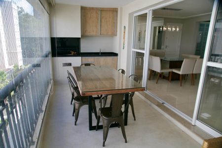 Apartamento para alugar com 126m², 3 quartos e 2 vagas Apartamento para alugar com 126m², 3 quartos e 2 vagasVaranda