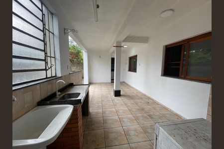 Casa para alugar com 110m², 3 quartos e 2 vagas