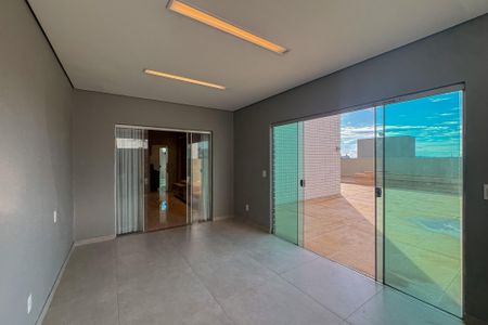 Apartamento à venda com 245m², 3 quartos e 4 vagas