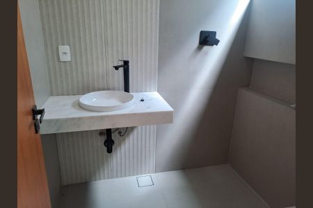 Casa à venda com 123m², 3 quartos e 4 vagas