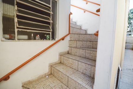Casa para alugar com 35m², 1 quarto e sem vaga Casa para alugar com 35m², 1 quarto e sem vagaEscada